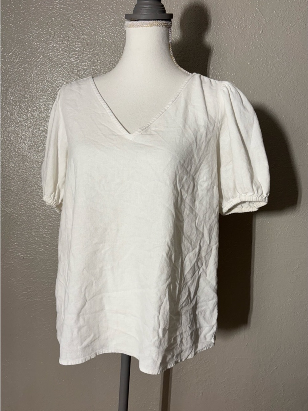LC Lauren Conrad Linen  V-Neck Puff Sleeve Top size Medium